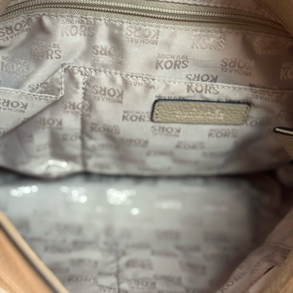 🤍🤎 MICHAEL KORS LIGHT TAN LEATHER WHIPPED CHELSEA BAG! - Picture 11 of 12